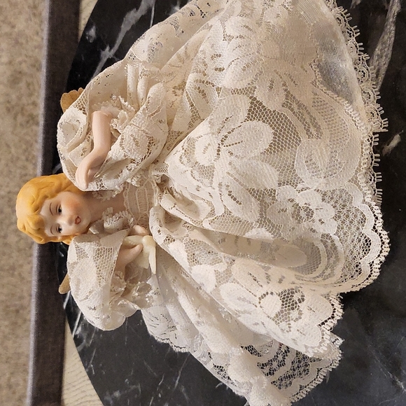 Other - Angelic vintage figurine